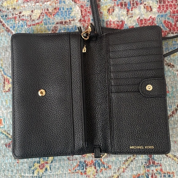 Michael Kors authentic black pebbled crossbody w/gold hardware - Picture 7 of 12